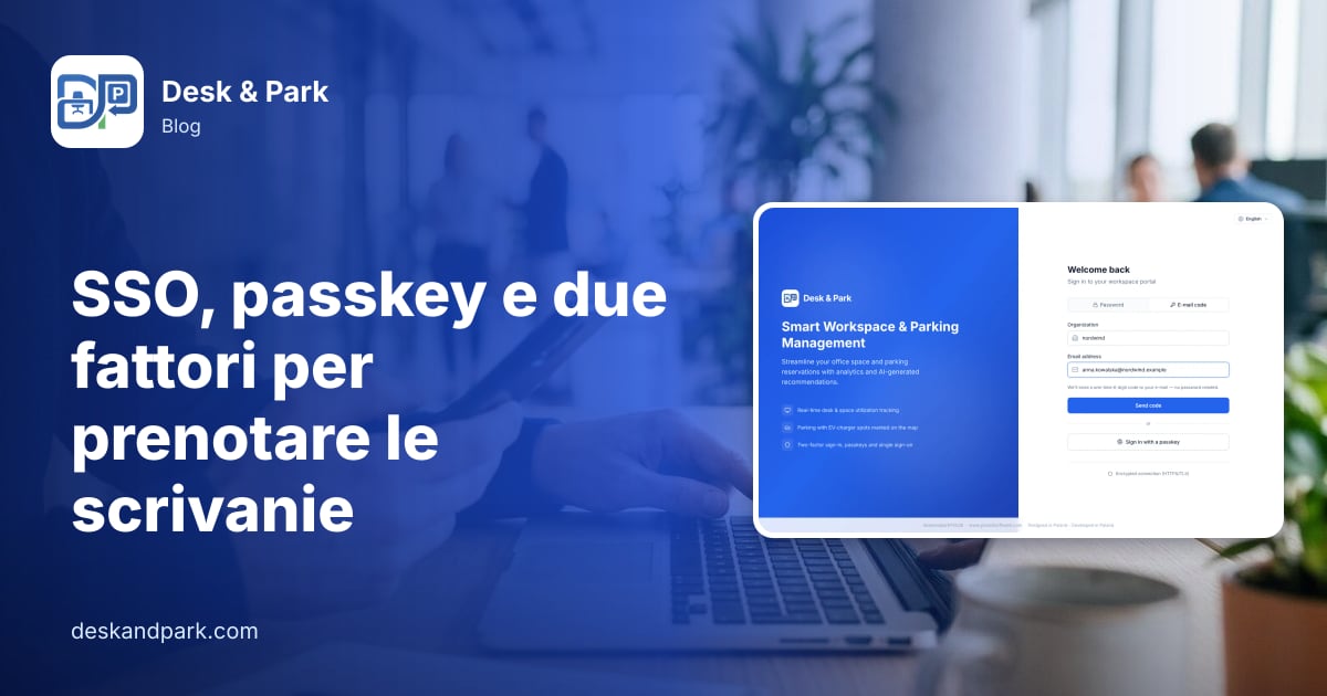 Una persona tiene in mano uno smartphone mentre digita sul portatile alla scrivania, con la pagina di accesso di Desk & Park