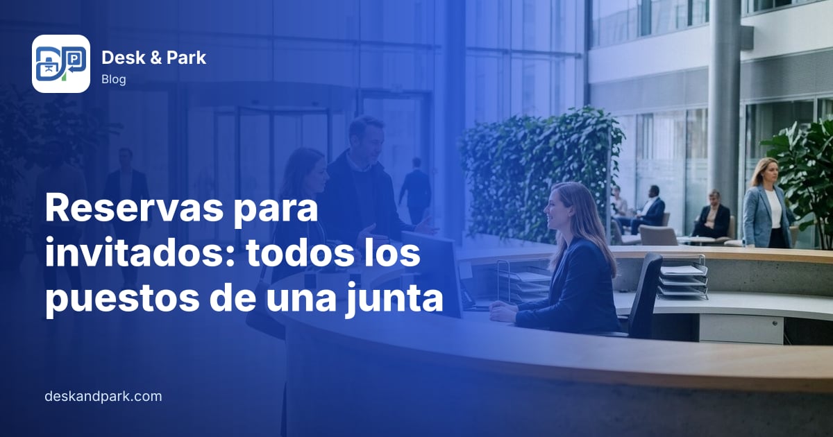 Unos visitantes hablan con la recepcionista en el mostrador curvo de un vestíbulo luminoso