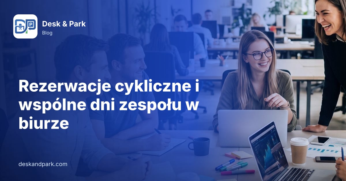 Zespół śmieje się i pracuje razem przy wspólnym stole w biurze open space