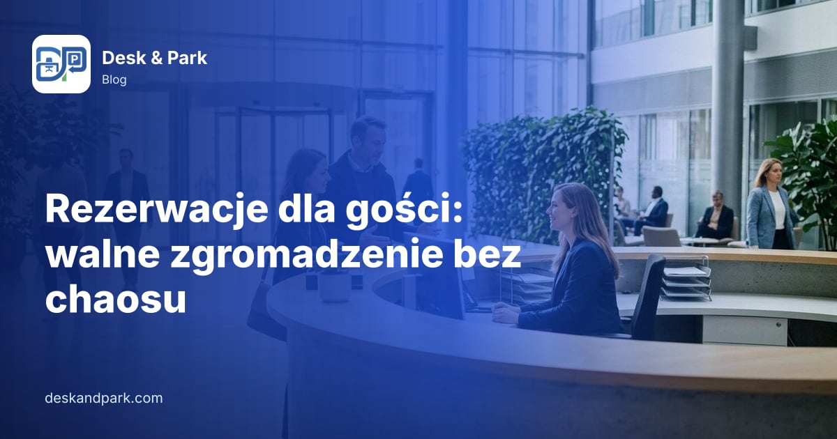 Goście rozmawiają z recepcjonistką przy zaokrąglonej recepcji w jasnym holu biurowca