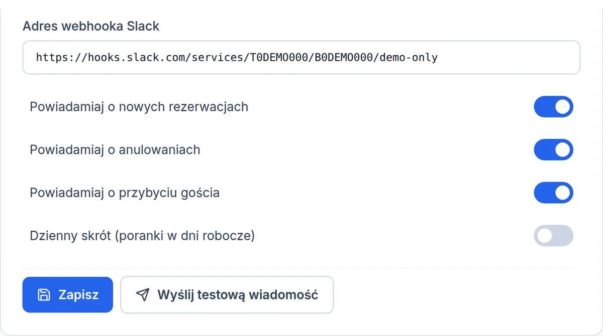 Ustawienia integracji ze Slackiem: adres webhooka, przełączniki dla nowych rezerwacji, anulowań, przybycia gości i porannego podsumowania oraz przycisk wysłania wiadomości testowej