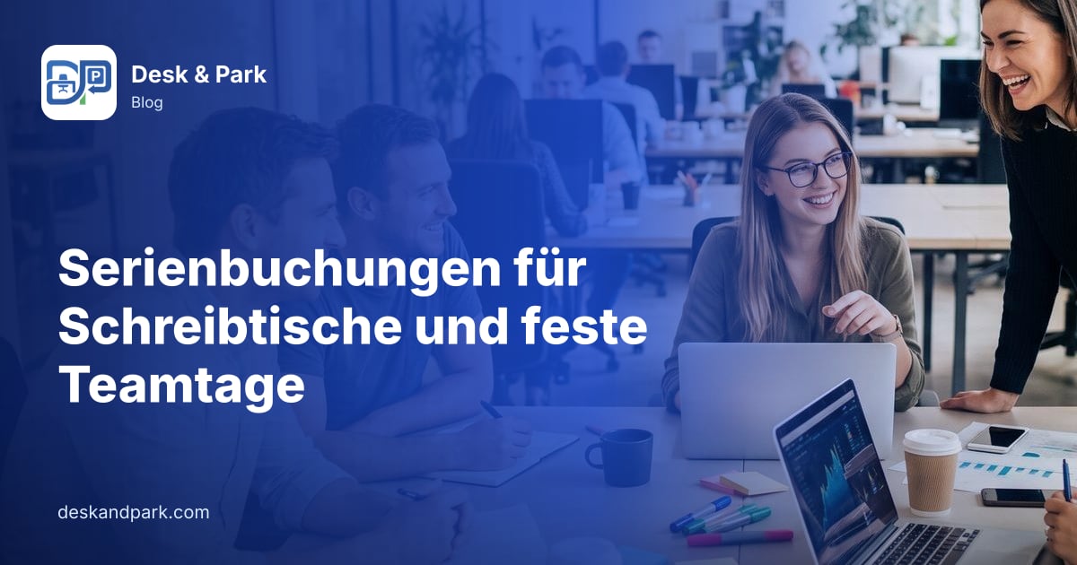 Ein Team lacht und arbeitet zusammen an einem gemeinsamen Tisch im Großraumbüro